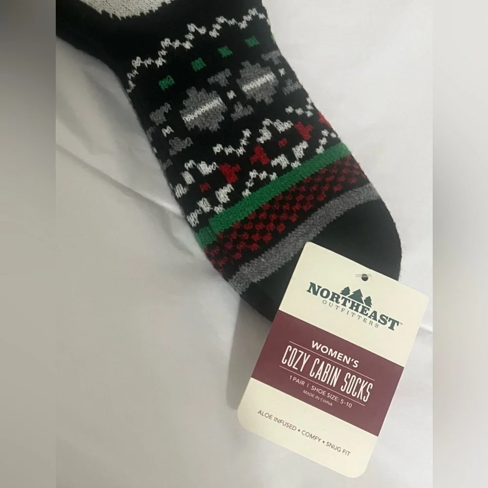 NEW Northeast Outfitters Cozy Cabin Aloe Infused Black Penguin Ankle Socks